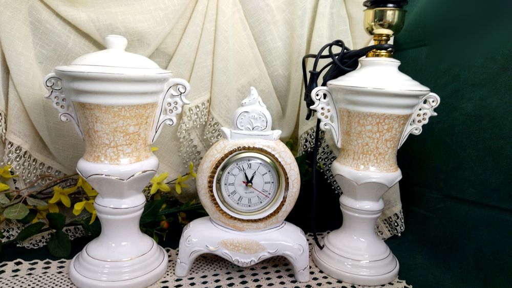 Комплект лампион, часовник и ваза с капак
