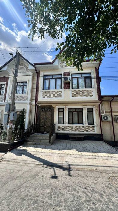 Сдаётся дом в престижном районе!