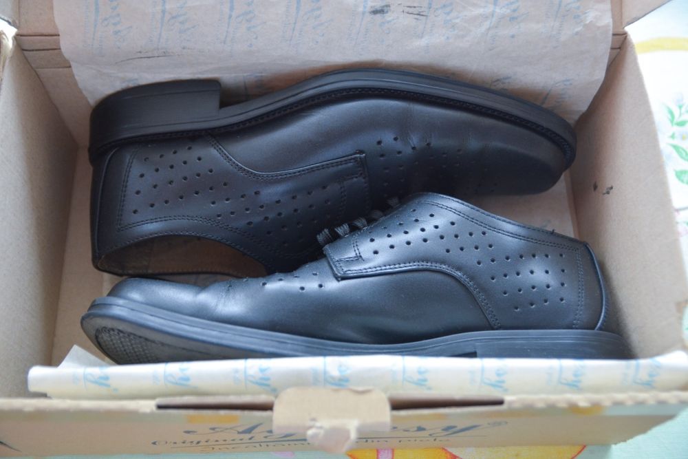 Pantofi de vară iarnă tricouri albastre cămăși jandarm