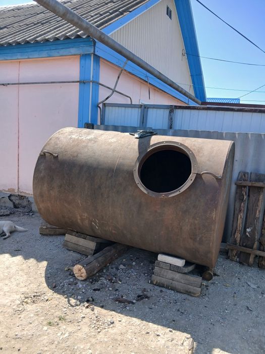 Продам бочку 3 куба, 130000 торг