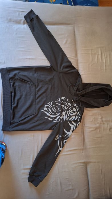 Hanorac cu imprimeu Leu pe partea stângă