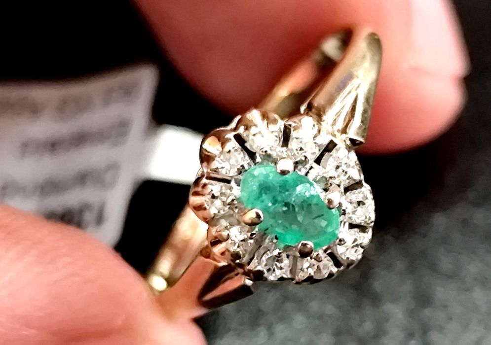 Златен Пръстен / Изумруд / Брилянти