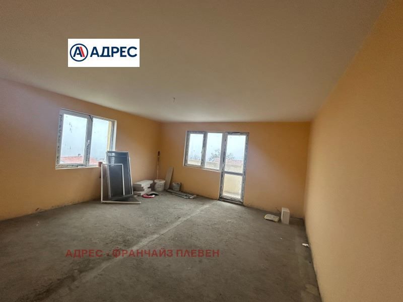 Продава се Къща в с. Челопек, Област Враца - 300 кв.м за 570 €/кв.м - Снимка #3