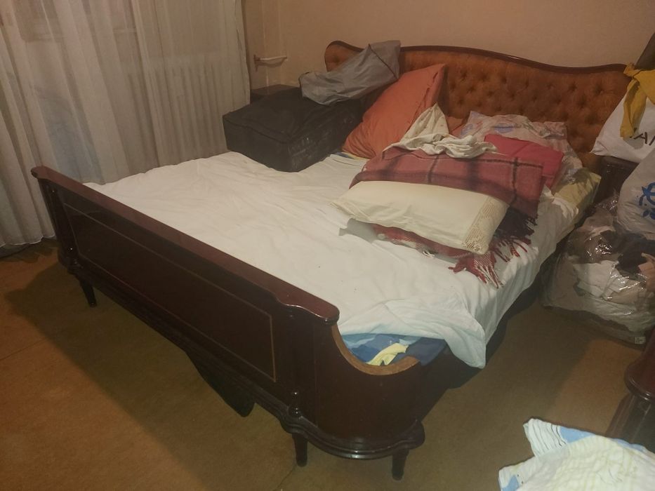 Vând mobilă deosebită, lemn cireș , lăcuită , Volintari