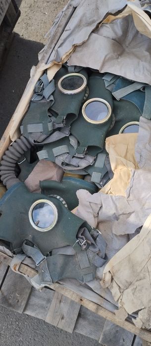 Противогазы разные
