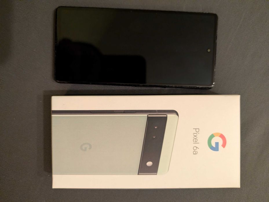 телефон Google Pixel 6a- със забележки около лайсните