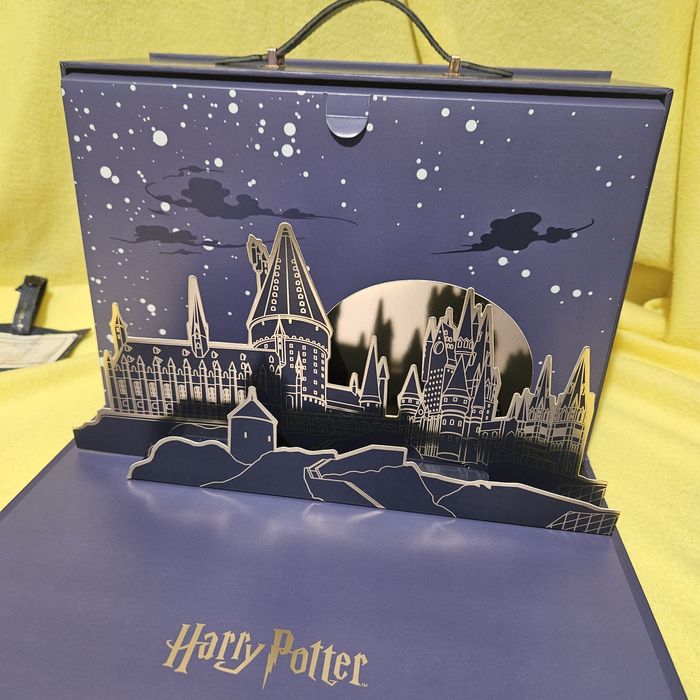 Куфарче HOGWARTS с гримове на  SHEGLAM  Хари Потър