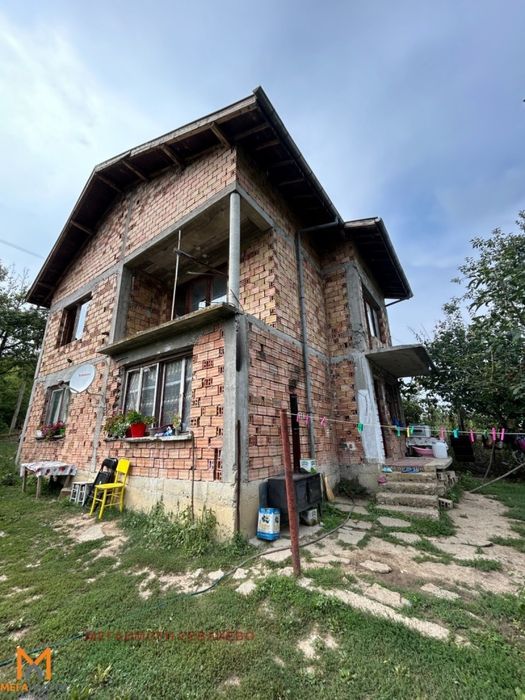 Продажба Къща гр. Севлиево - с. Боазът 140m² и двор 820m²