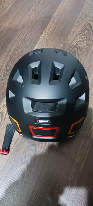 Casca de protectie cu semnalizare,poziție.Trotineta,bicicleta