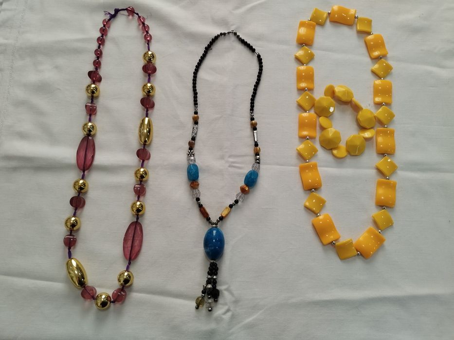 Бусы бижутерия 9 штук