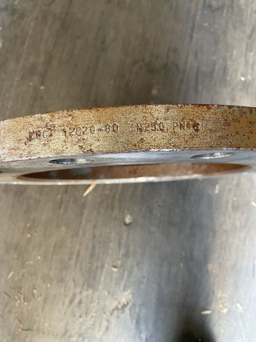 Продам фланцы 250