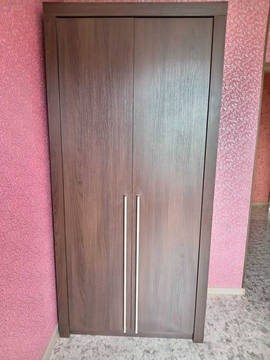 Комод и плательный шкаф