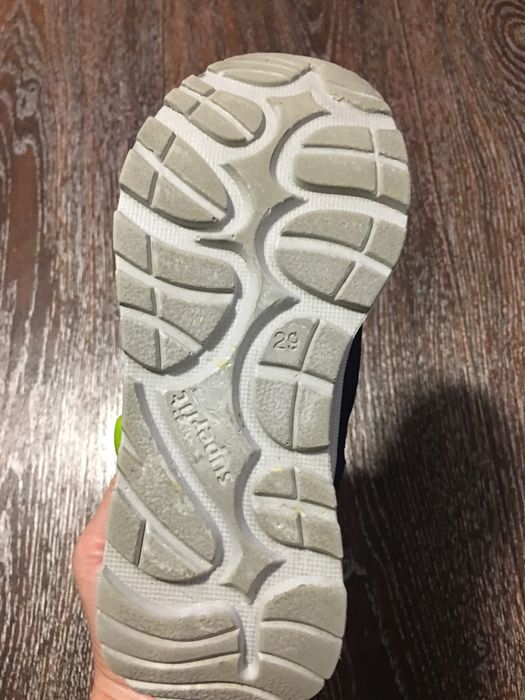 Продам кроссовки фирма superfit