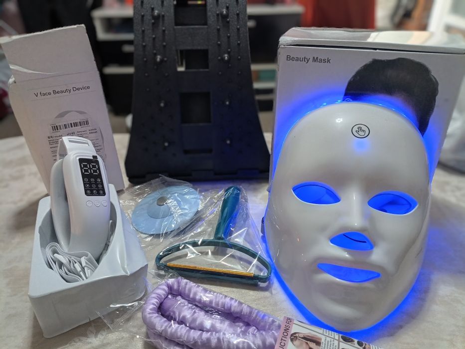 Масажор + LED маска за лице + подаръци