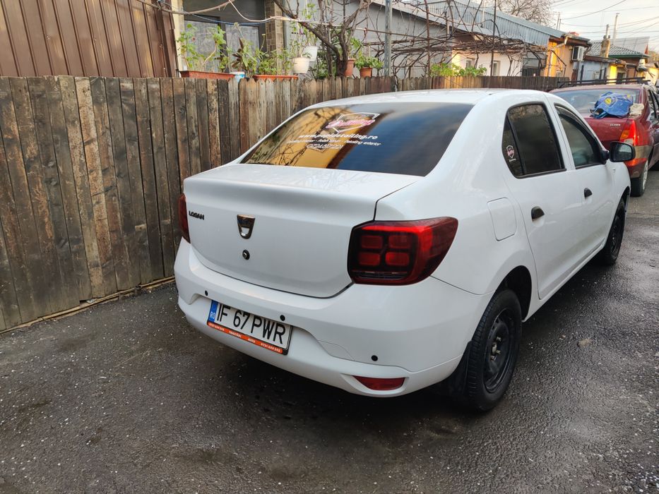 Vând Dacia Logan