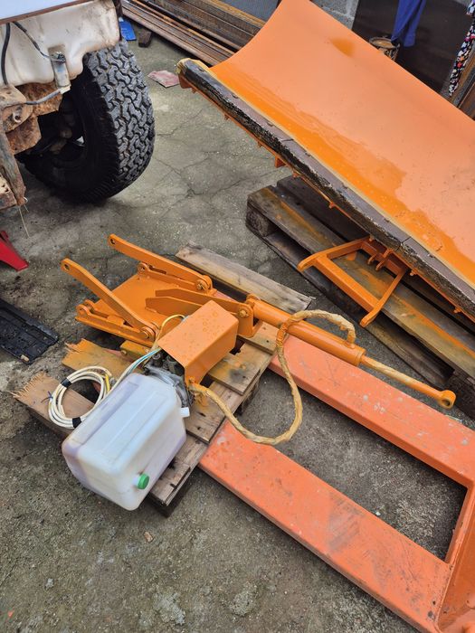 Продавам гребло за сняг за джип