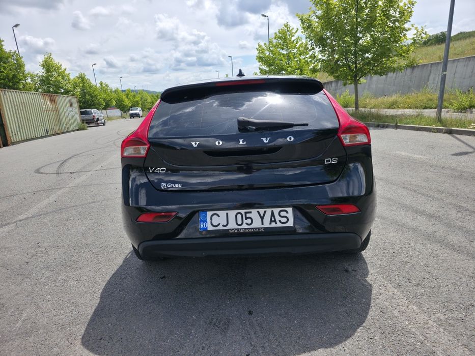 VOLVO V40 2018 — imagine 2
