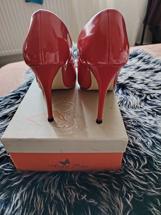 Pantofi stiletto roșii, 37