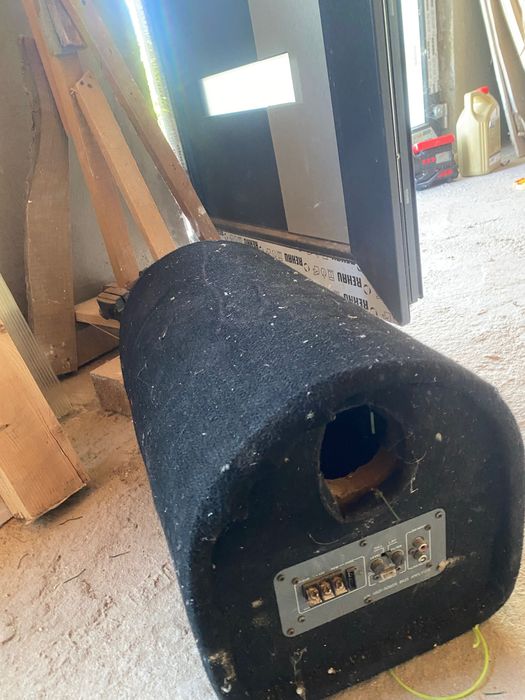Vând subwoofer ug de 500 w