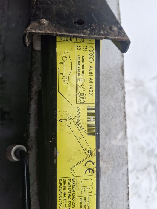 Продам автомобильный домкрат