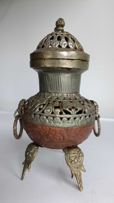 Тибетска, медна , старинна кадилница ,съд за прекадяване на тамян.