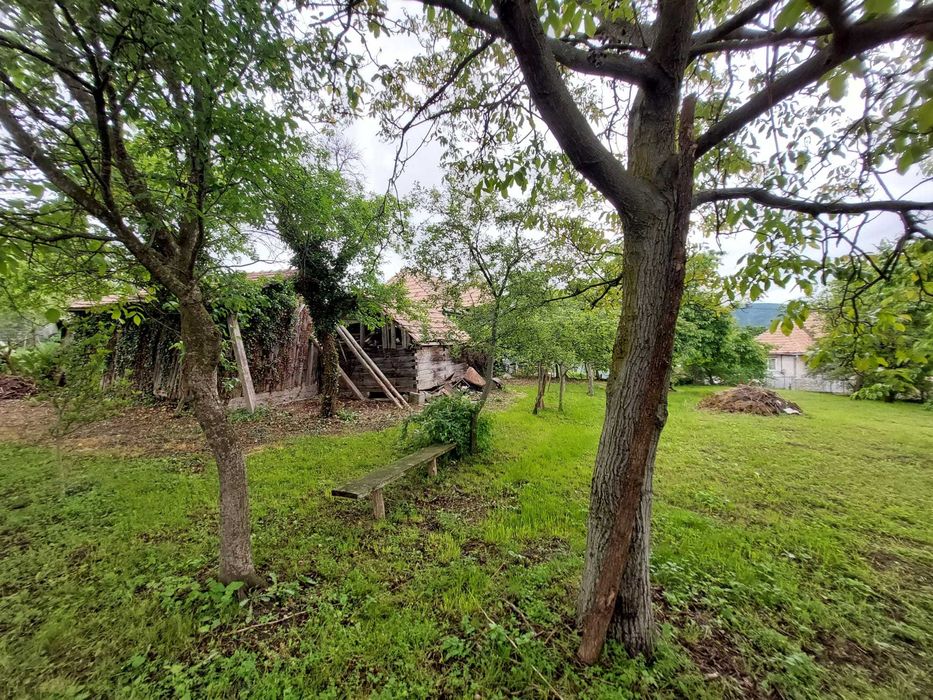 PF vand casa in loc. Moldovenesti, teren 1053mp