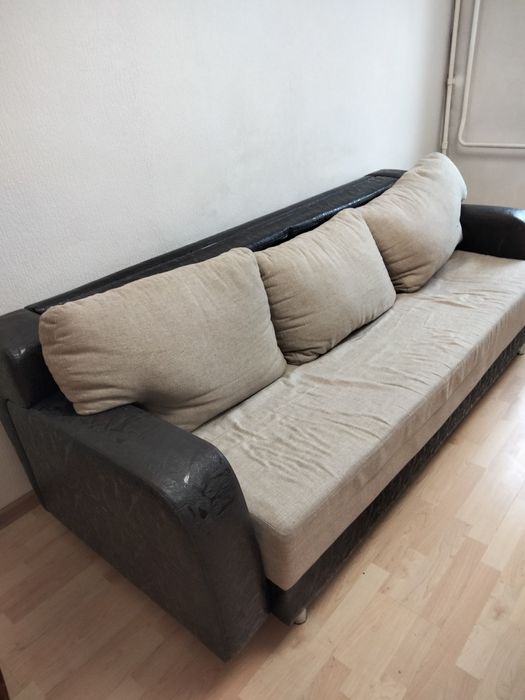 Диван, раскладной.