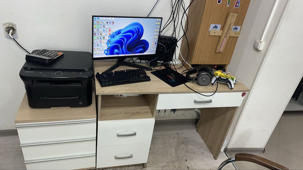 Два офисных дивана