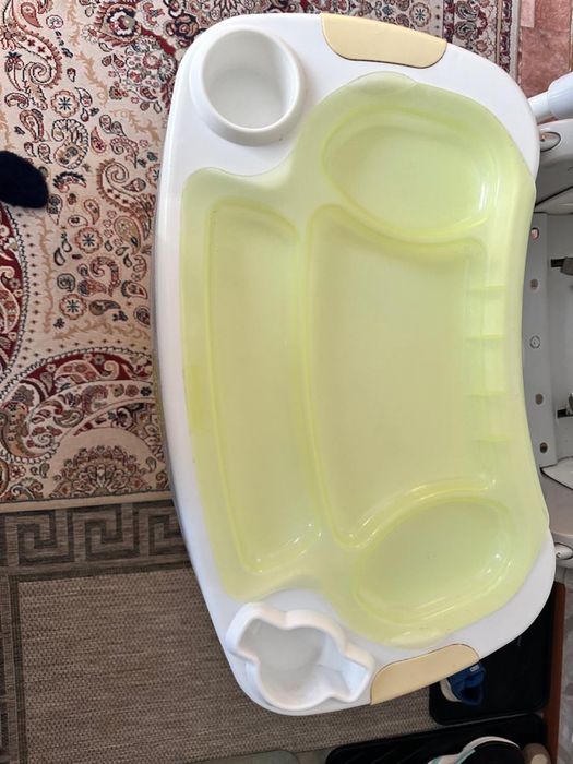 Столик для кормлени