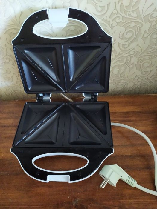 Сендвичница BENE