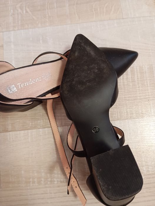 Продавам черни  официални обувки