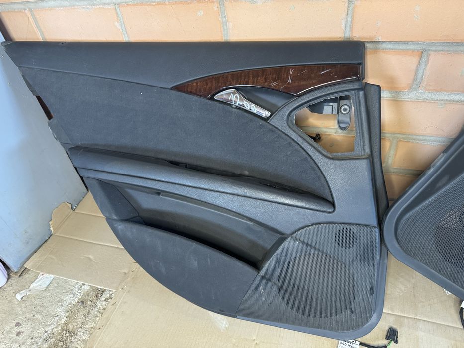 Дверные карты на Мерседес 211