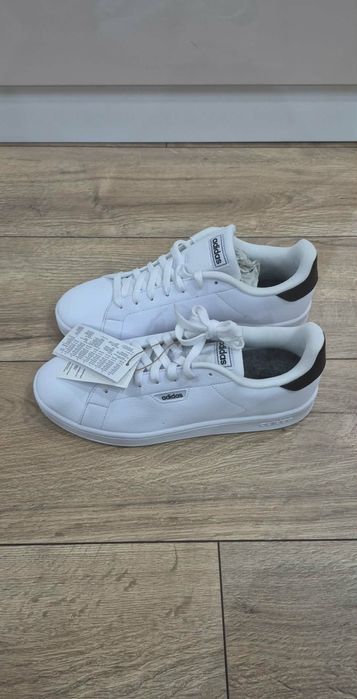 Чисто нови обувки Adidas