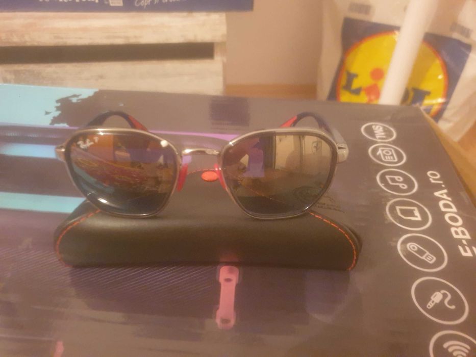 Vand ochelari rayban Ferrari editie limitata nu se mai gasesc pe stoc