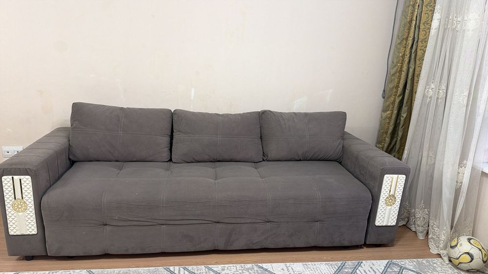 Продаю диван почти новый