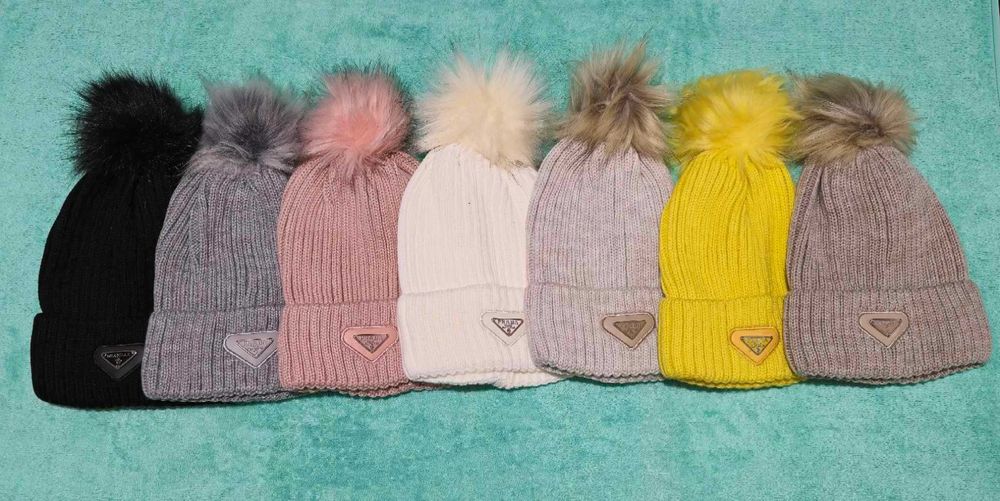 Шапки различни цветове
