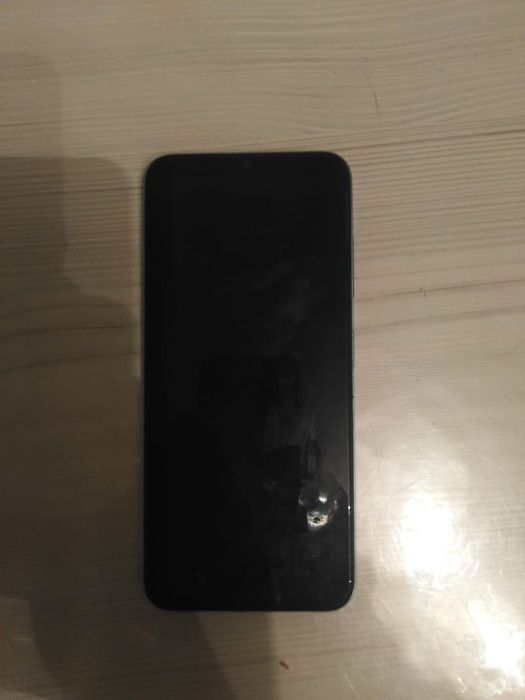 ZTE 7060, Очень хорошая телефон,нет трешин.