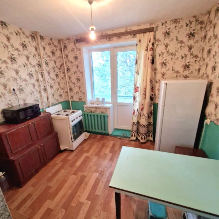 Продам двухкомнатную квартиру в 4 микрорайоне