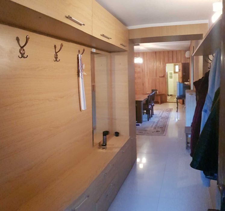 Privat - Închiriez 2 etaje în Vilă în Tătărași, 6 camere (240m2) ( super priveliște, natură )