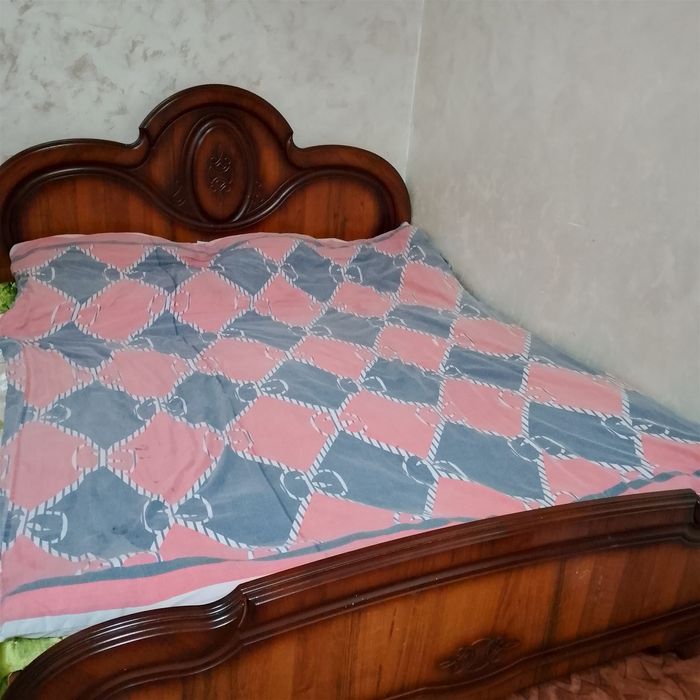 Продам спальный гарнитур