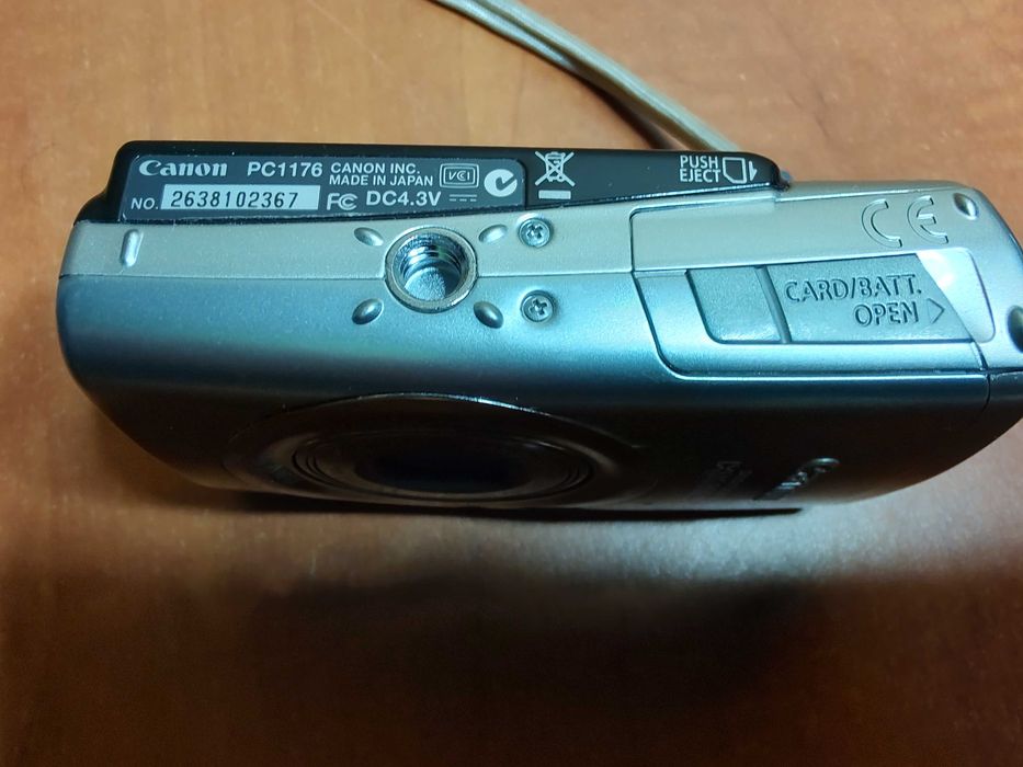 Aparat foto Canon Ixus 800 IS complet card husa incarcator