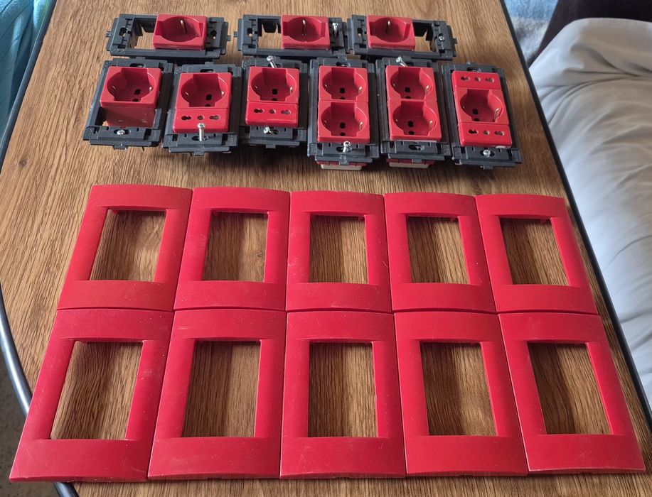 Vaaa 9 Prize Gewiss Roșii (Gama System) + 10 Rame Suport – Stare Excel