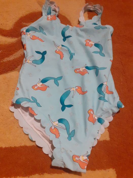 Costum  baie  fetite nr122 în condiții  buna