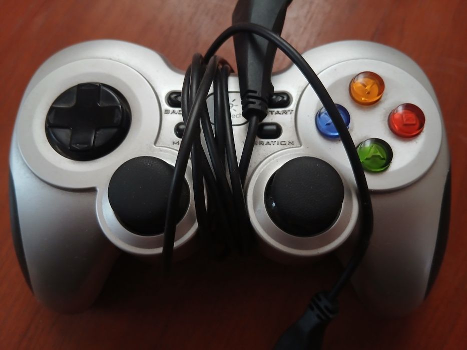 Продам джойстик Logitech f710