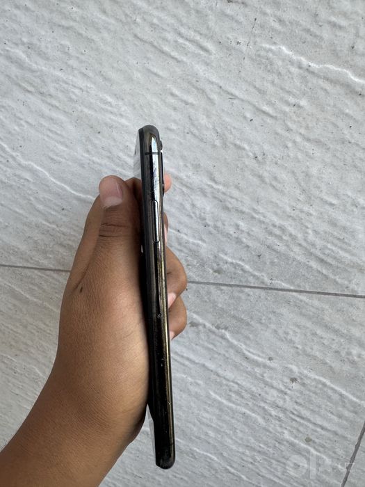 Iphone xs 64 gb .