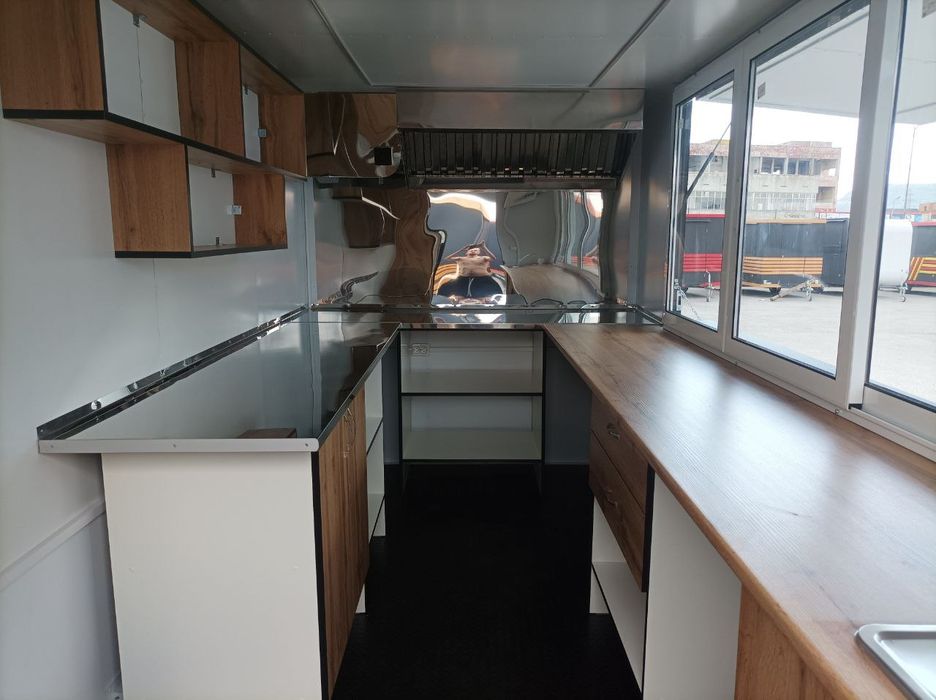 Търговска каравана за бързо хранене със спирачка 4*2м