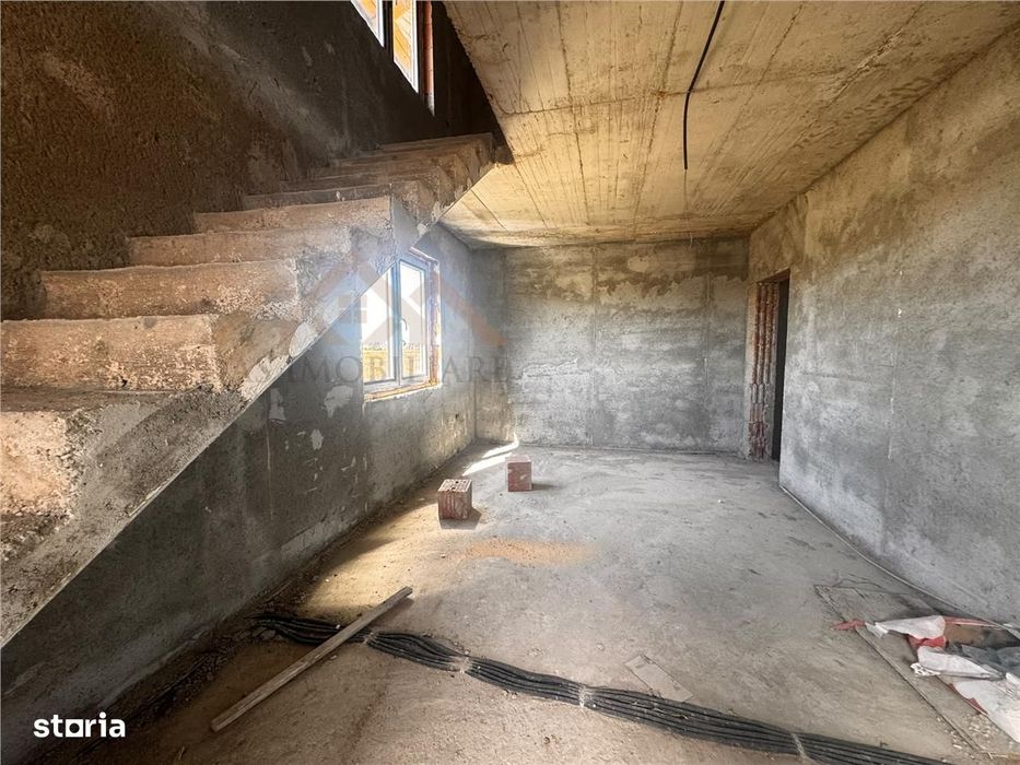 Vila la rosu cu 14 ari teren, Coltau, zona primariei