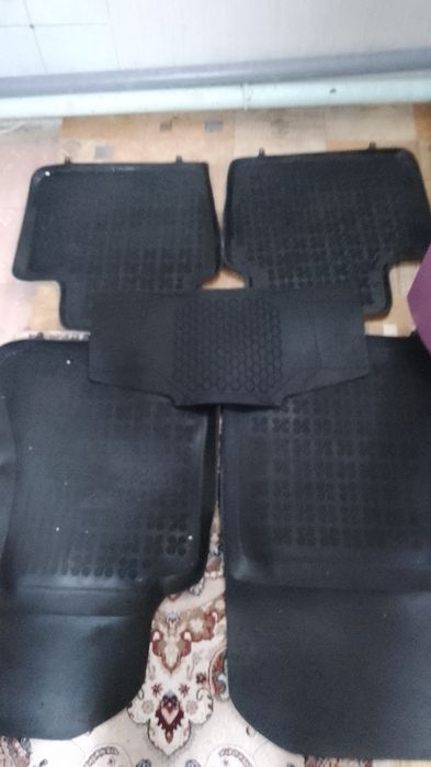 Продам на Опель коврики