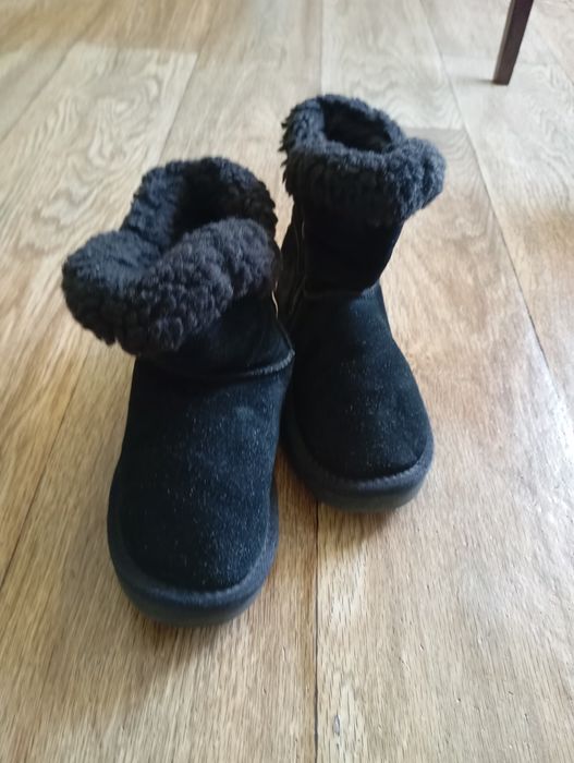 Продаются  замшевые сапожки