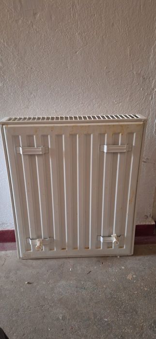 Vând calorifere otel